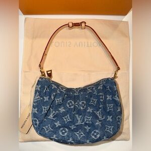 Louis Vuitton Pochette Valley